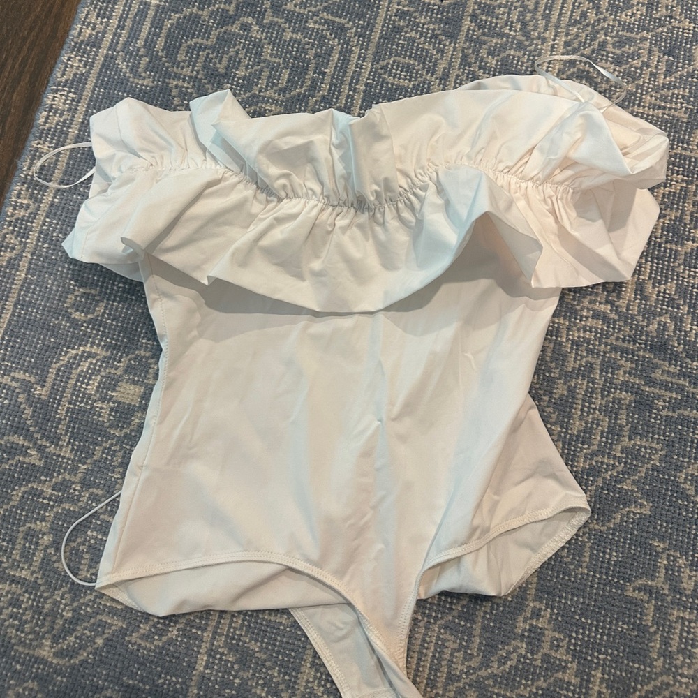Vestique White Ruffled Off-Shoulder Top